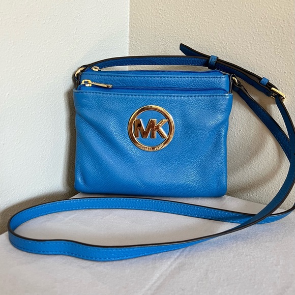 Michael Kors blue pebbled leather triple compartment wallet crossbody - Picture 2 of 7